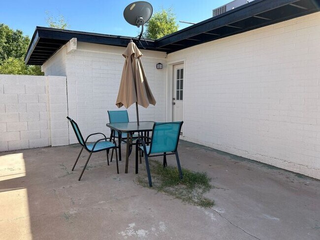 Foto del edificio - 1254 W Manhatton Dr