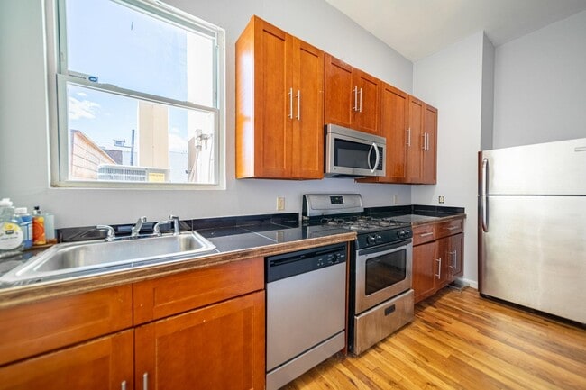 Building Photo - 41 Halsey St