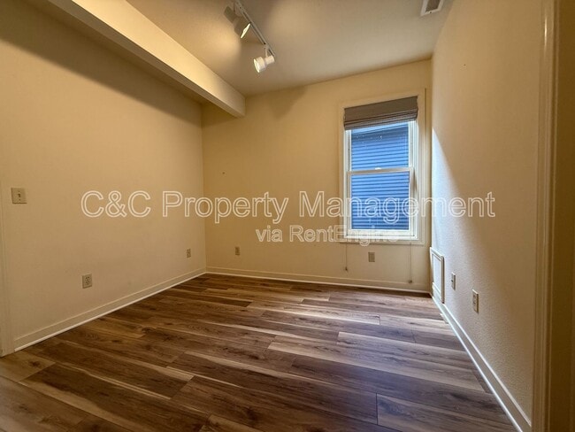 Building Photo - 138 17th St