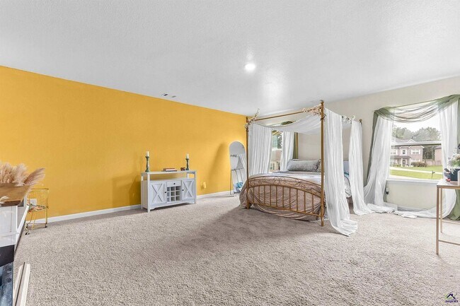 Building Photo - 3335 Bridgewood Dr