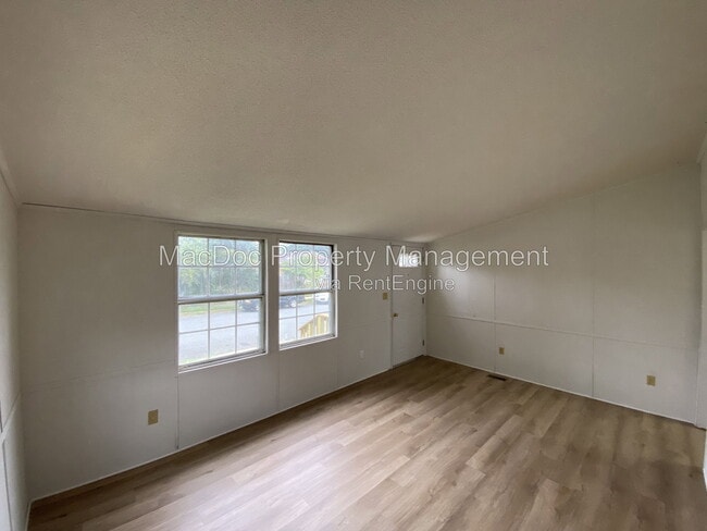 Building Photo - 900 White St