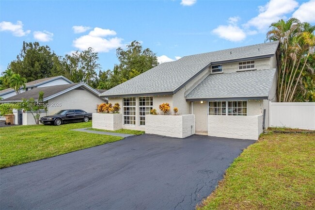 Building Photo - 8351 SW 39th Ct