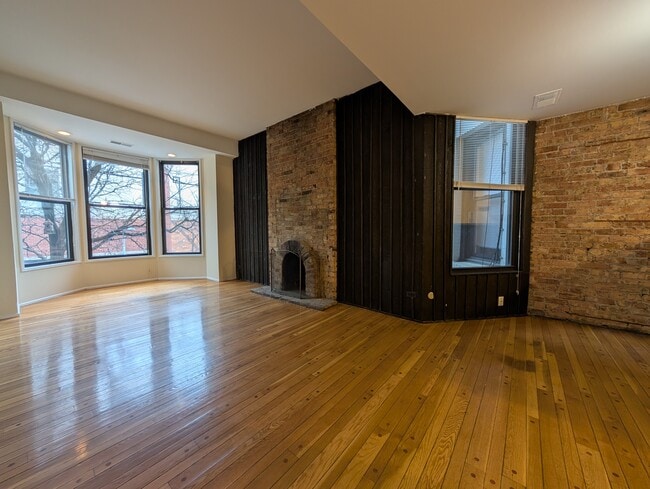 Building Photo - 602 W Surf St