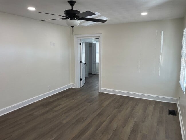 Building Photo - 435 Roan St