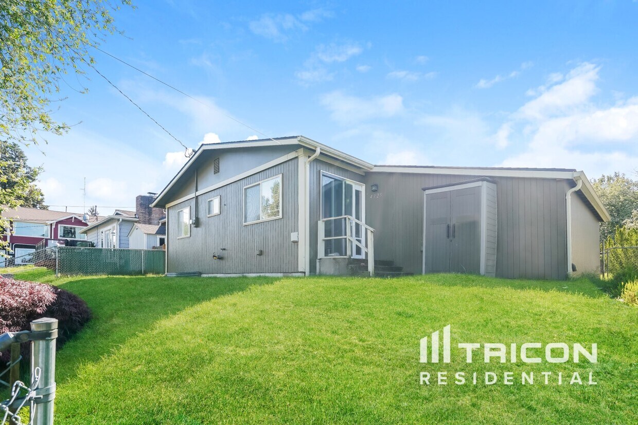 Foto principal - 4121 21st Ave SW