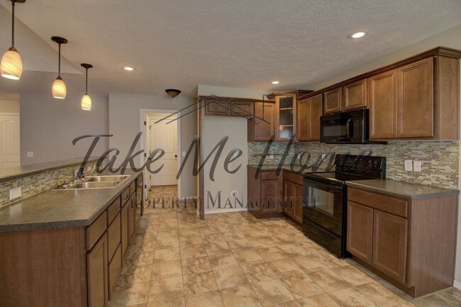 Building Photo - The Home You’ve Been Waiting For- 4 Bedrooms, 3-Car Garage, Great Location