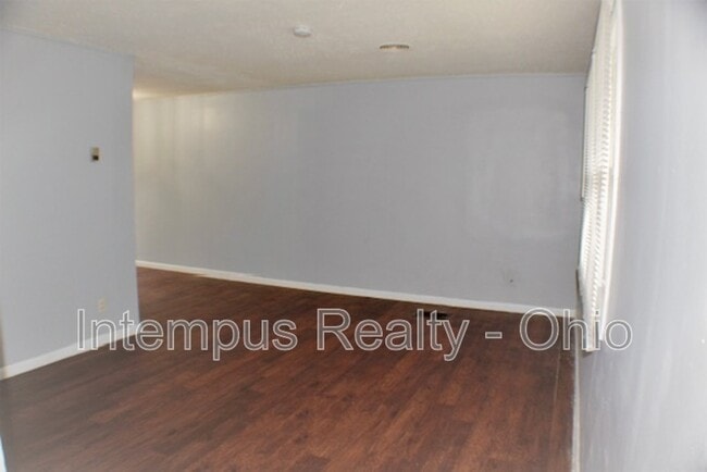 Foto del edificio - 967 Duxberry Ave