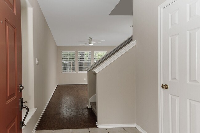 Foto del edificio - 10 Peach Ridge Pl