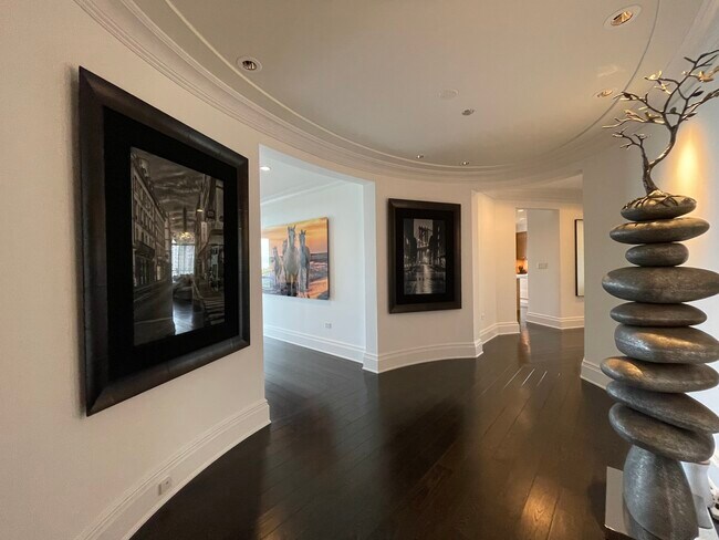 Foto del edificio - 2550 N Lakeview Ave
