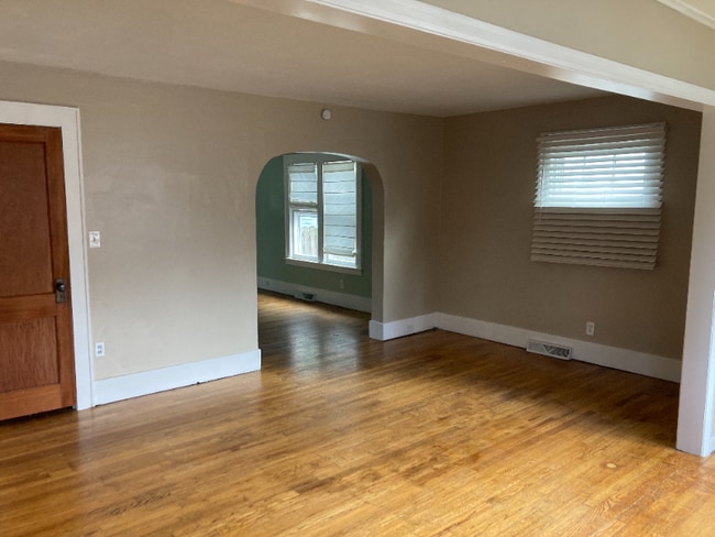 Building Photo - 305 Stafford Ave