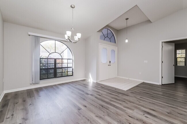 Foto del edificio - 4828 Crestknoll Ln