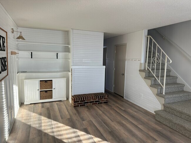 Foto del edificio - 308 W Lake Dr