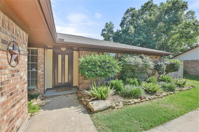 Building Photo - 3107 Woodstone Dr