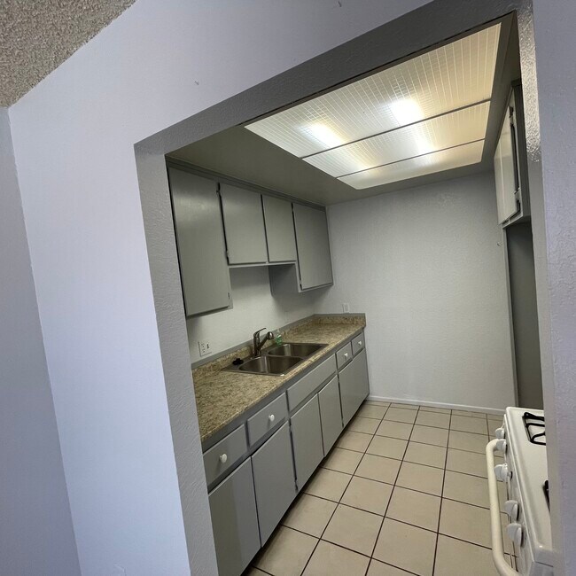 Foto del edificio - 12996 Navajo Rd