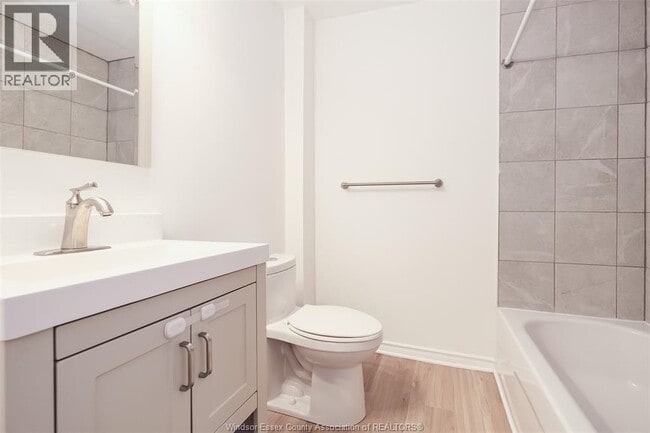 Photo du bâtiment - 218 Erie St W