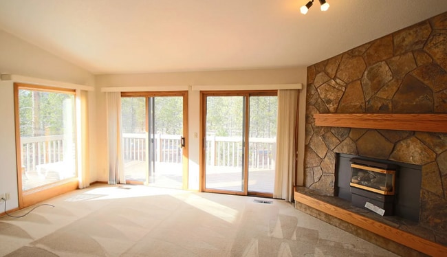 Building Photo - Spacious 3 Bed/2 Bath Home in Sunriver - M...