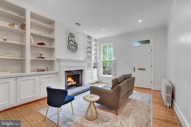 Building Photo - 650 A St NE