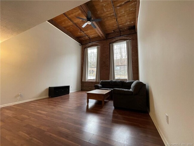 Building Photo - 150 Yantic St