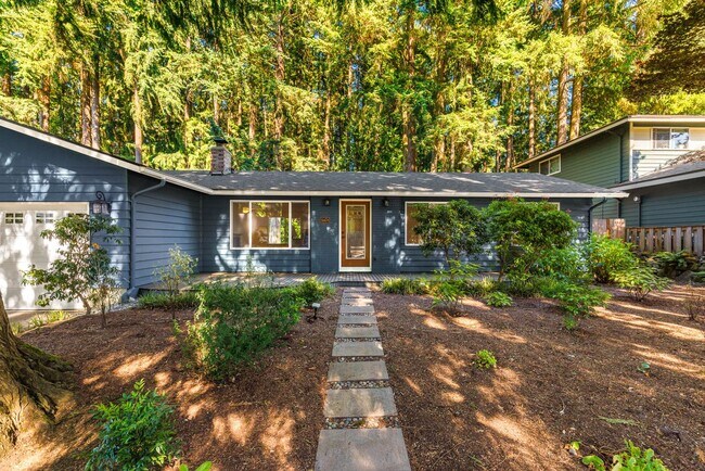 Foto del edificio - 3 Bdrm with Spacious Yard and Garage in Kirkland