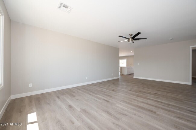 Building Photo - 1220 E Broadmor Dr