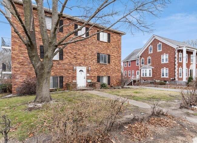 Building Photo - 648 Washington St
