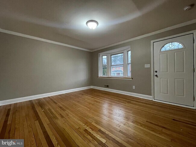 Foto del edificio - 5734 Edgepark Rd