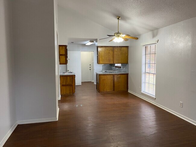 Building Photo - 110 Thelma Ct