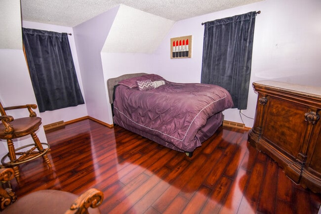 Foto del edificio - 15 Longwood Dr