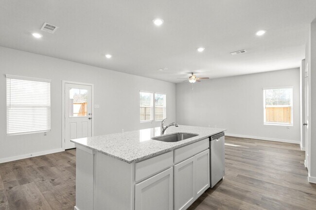 Building Photo - 298 Forest W St