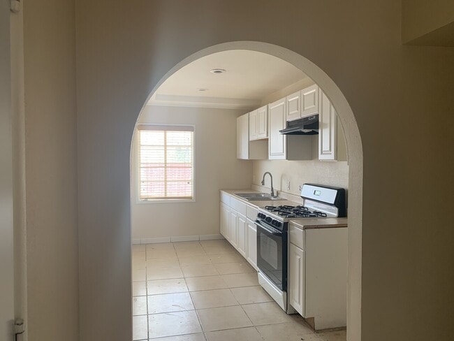 Building Photo - 4plex