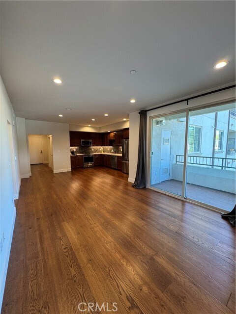 Foto del edificio - 627 Deep Valley Dr