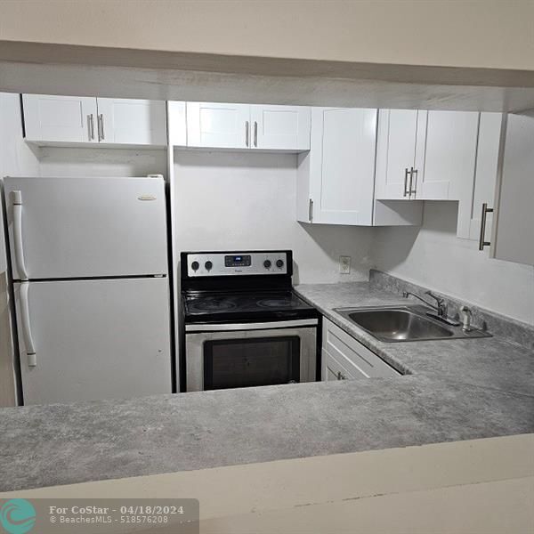 Foto del edificio - 4848 NW 24th Ct
