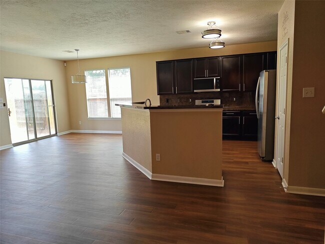 Foto del edificio - 7915 Moss Springs Ct