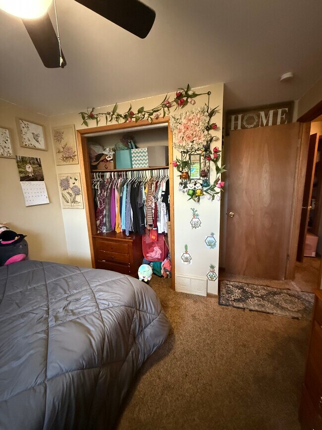 Foto del edificio - 2223 E Joseph Ave