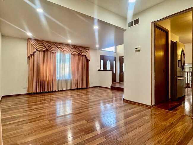 Foto del edificio - 8548 Bethany Ln