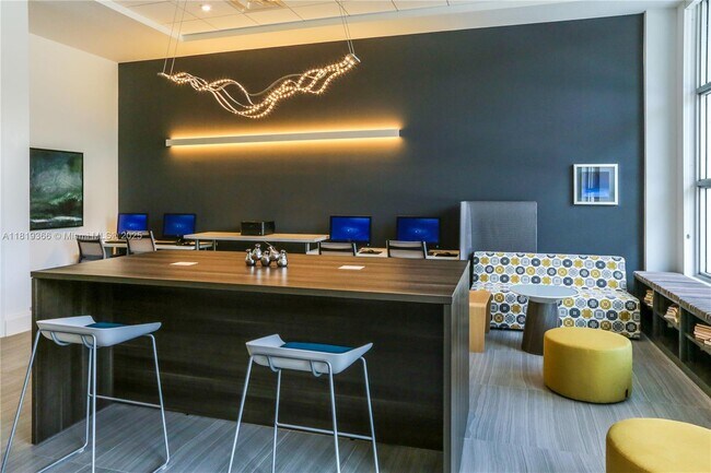 Foto del edificio - 805 SE 3rd Ave