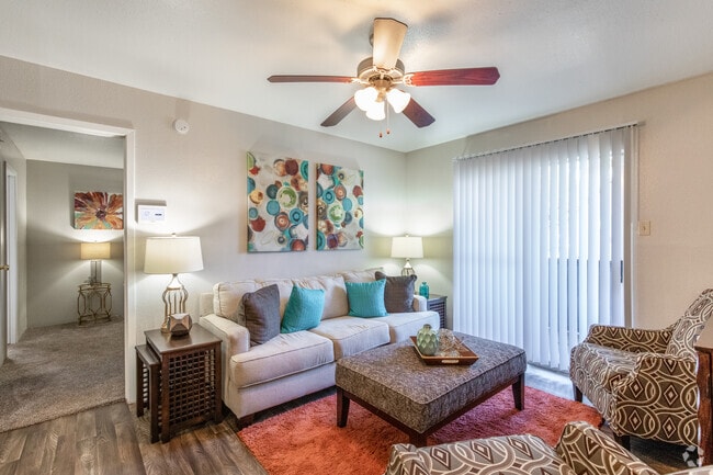 1HAB, 1BA - 614SF - North Bend Living
