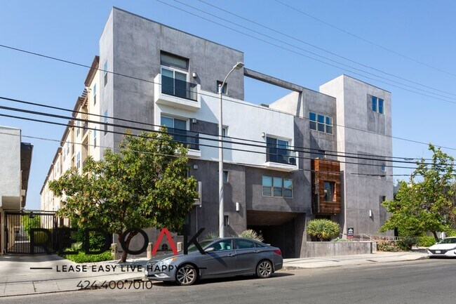Foto del edificio - Gorgeous, Sun-Drenched Two Bedroom Walk Up...