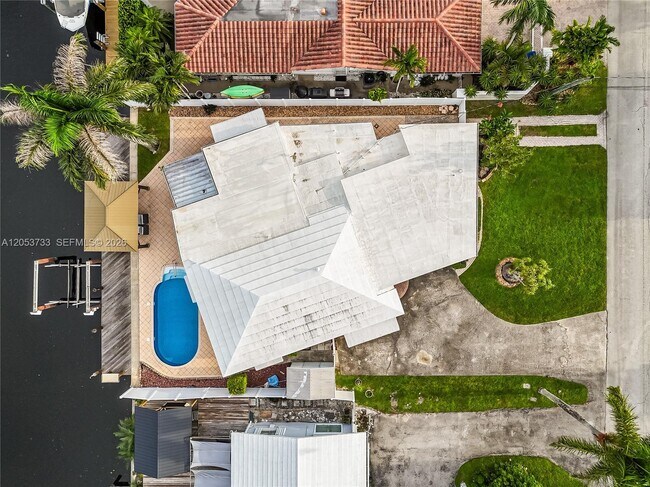 Foto del edificio - 2424 NE 18th Ave