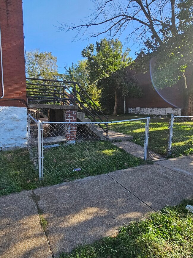 Foto del edificio - 2702 N Euclid Ave