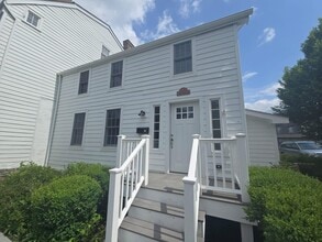Building Photo - 136 Clinton St