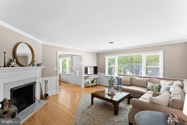 Building Photo - 521 S. Nursery Ave.