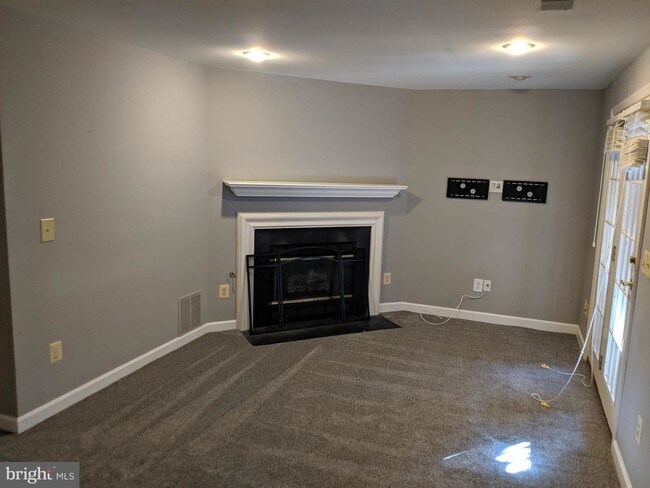Foto del edificio - 3716 Farmland Dr