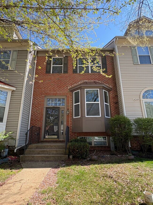 Foto del edificio - Beautifully Remodeled Randallstown 4bd/3.5ba W/ CAC, W/D, and Updates Galore! Available now