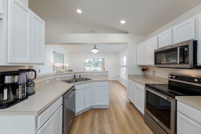 Building Photo - 4540 Bellaluna Dr