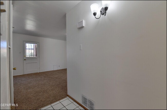 Building Photo - 10605 Kinross Ave