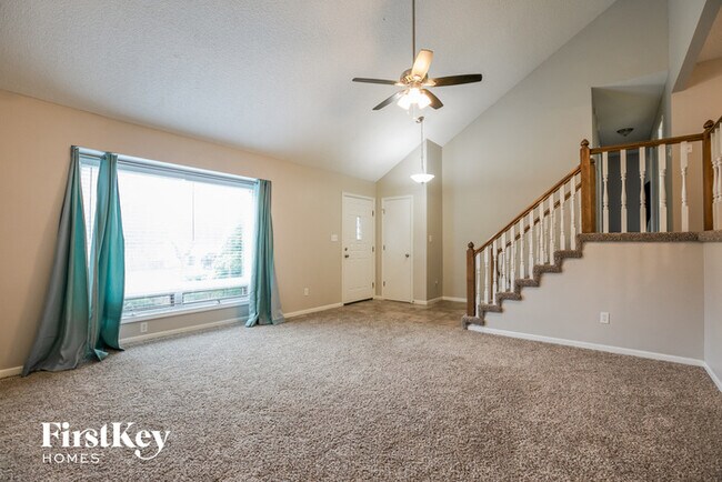 Building Photo - 1233 NW Timber Oak Dr