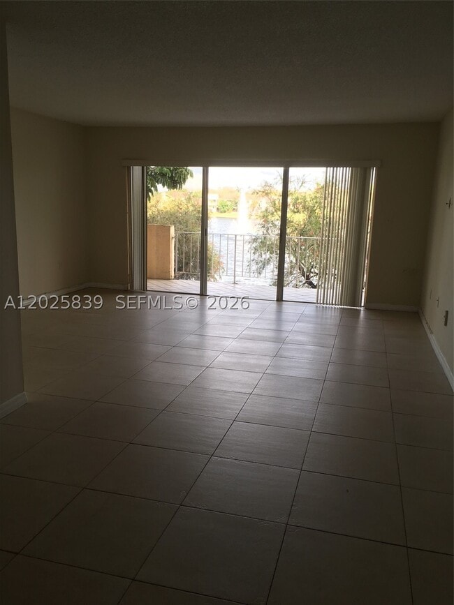 Building Photo - 9351 Fontainebleau Blvd