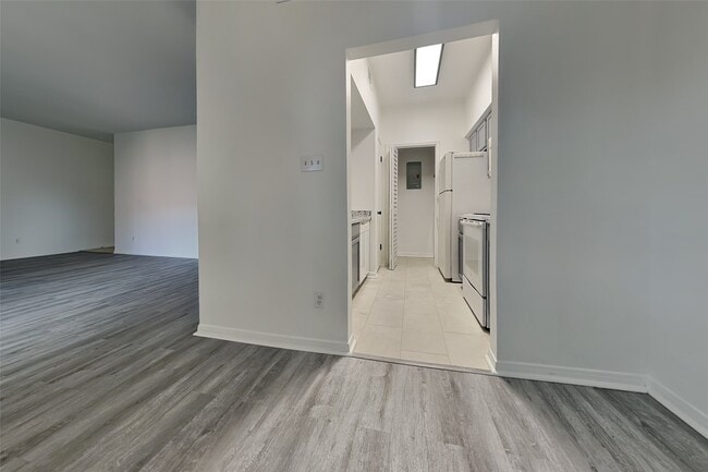 Building Photo - 6500 Harbor Town Dr