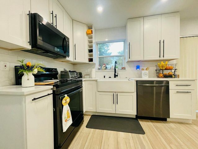 Building Photo - 4231 NW 1st Dr